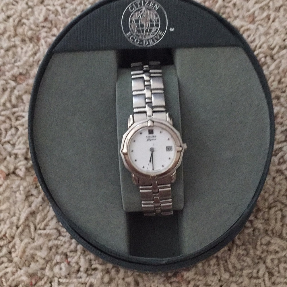 Watch - Picture 1 of 3